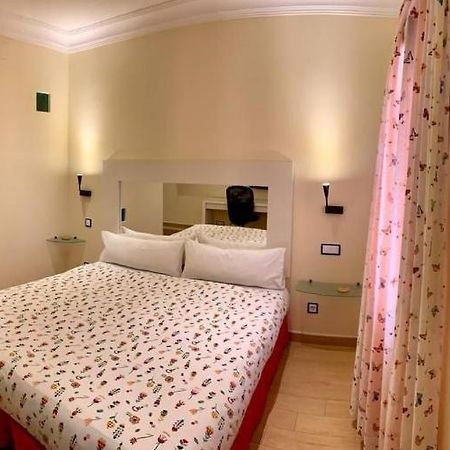 Hostal Arco Iris Madryt Zewnętrze zdjęcie