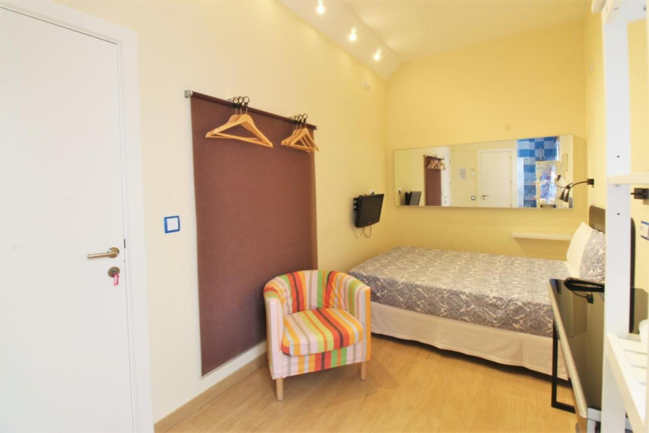 Hostal Arco Iris Madryt Zewnętrze zdjęcie