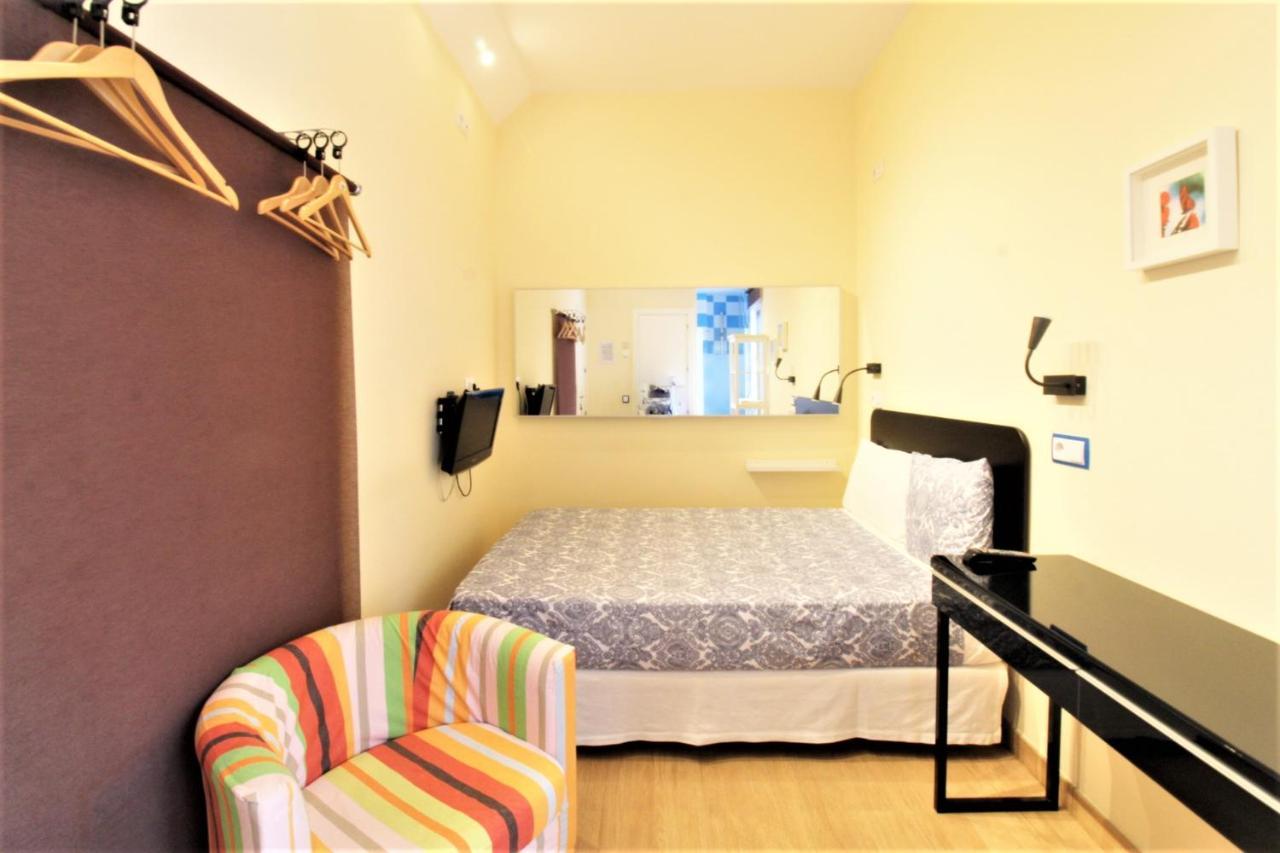 Hostal Arco Iris Madryt Zewnętrze zdjęcie
