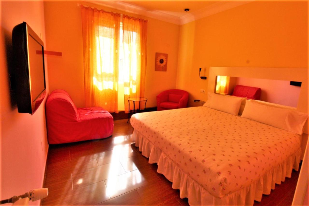 Hostal Arco Iris Madryt Zewnętrze zdjęcie