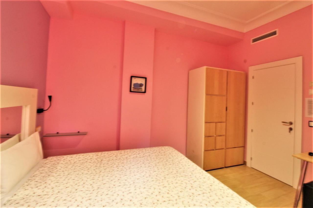 Hostal Arco Iris Madryt Zewnętrze zdjęcie