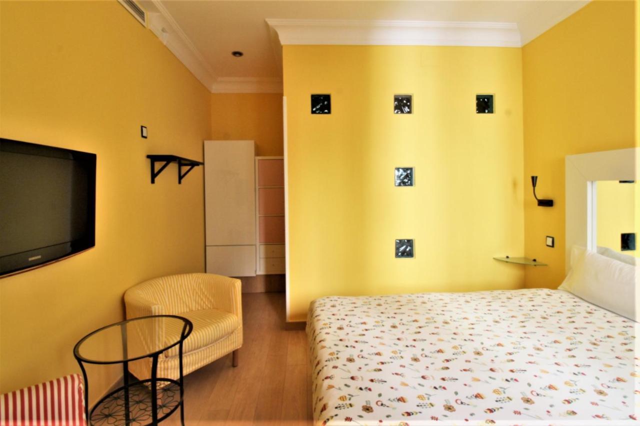 Hostal Arco Iris Madryt Zewnętrze zdjęcie